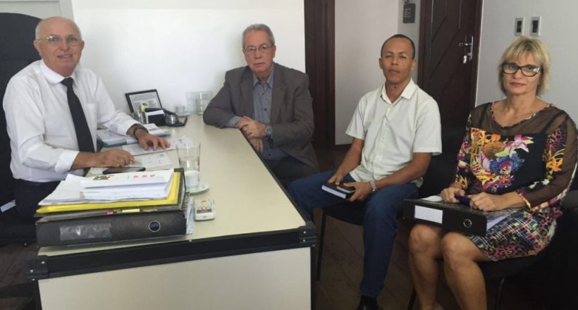 20160730 Hugo com presidente CCE CE Jose Joaquim Macedo secretario Klebert Moura dos Anjos e Simone Rocha Barreto do Nascimento, chefe da assessoria de educação especial profissional e eja