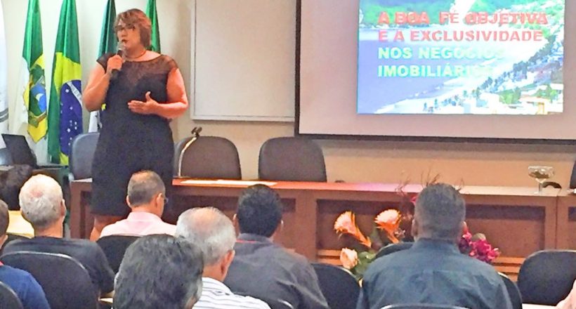 Diretora pedagógica ministra palestra