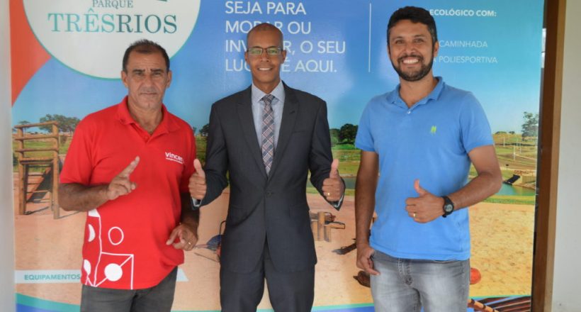 Nonda Limeiro Lamunier a esquerda e Mayckon Maciel Alves De Almeida a direita