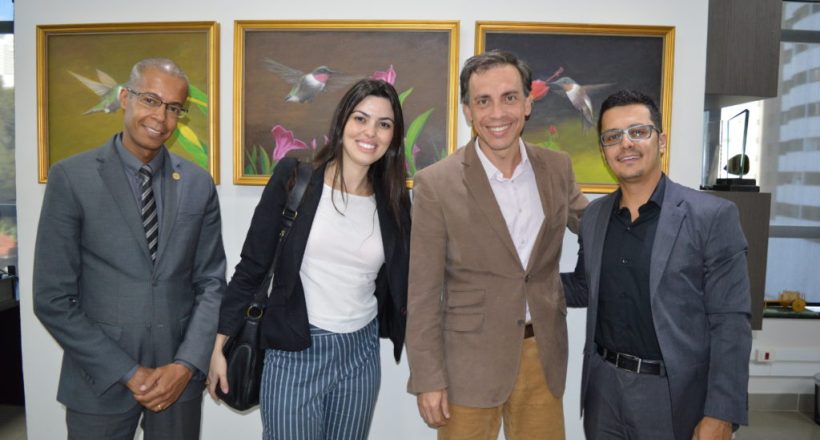 gerente comercial GuilhermeViana Machado e consultora de credito imoniliario Stefânia Rodighiero